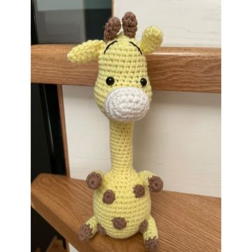 Bebumi - Girafa tricotata pentru bebe (Galben)